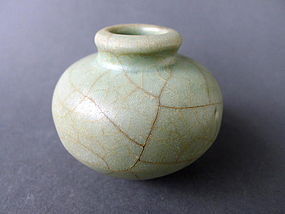 Song-Yuan Longquan Guan glaz. Jar strikingly crackled
