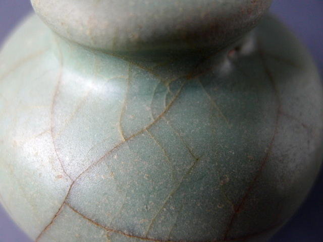 Song-Yuan Longquan Guan glaz. Jar strikingly crackled