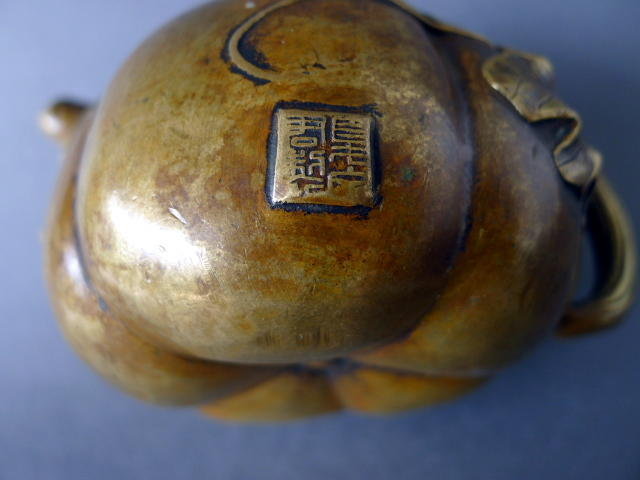 A  nice Qing Dyn. marked  &quot; Pumpkin &quot; bronze teapot