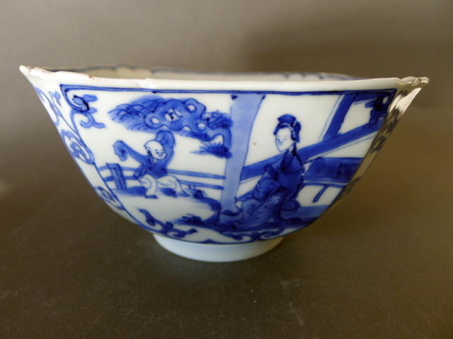 A Kangxi period octagonal  blue and white bowl