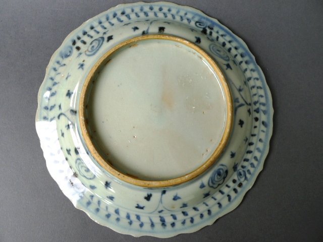 A very good middle Ming blue and white dish with Crane