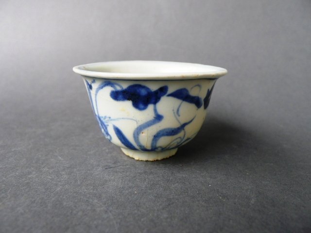 A lovely Ming Dyn. Chenghua Period blue and white cup