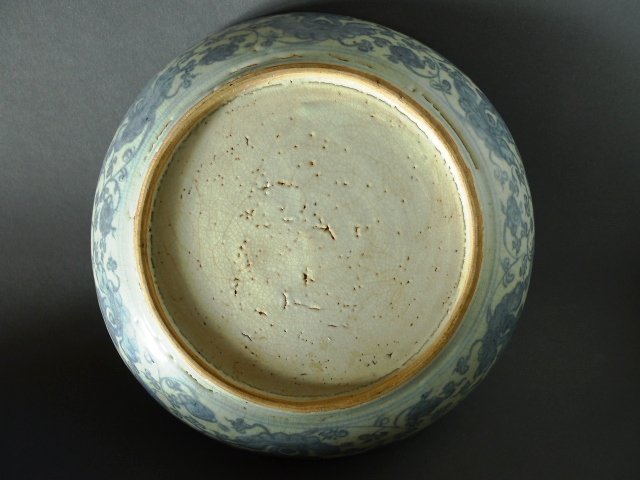 A large Ming Dynasty Hongzhi Period blue and white dish