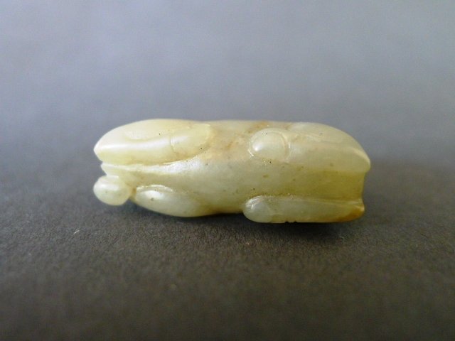 A very small, very rare Song Dynasty mythical beast jade ( necklace )
