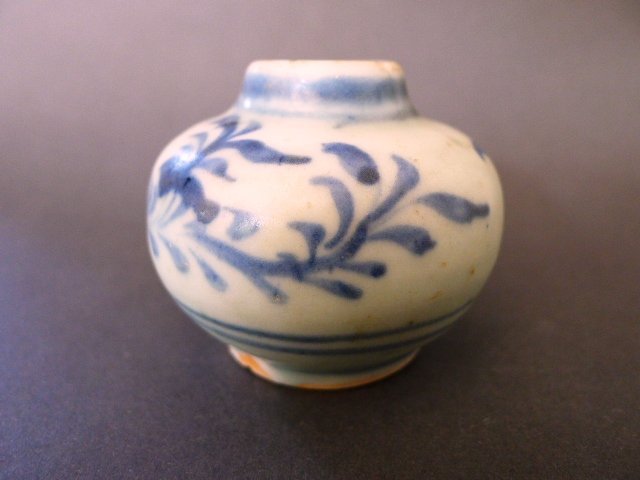A very nice Ming Dynasty, Hongzhi blue and white jarlet