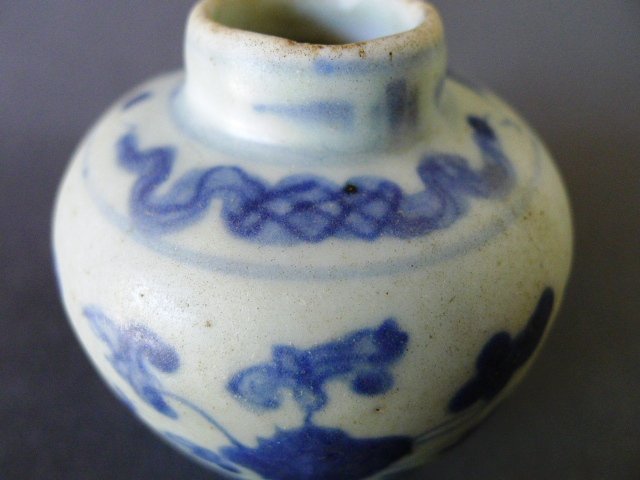 A Ming Jiajing blue and white &quot;Lotus&quot; jarlet