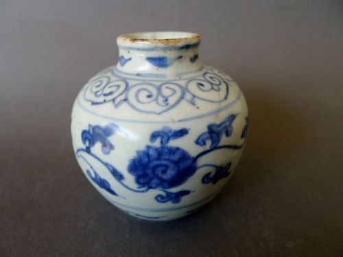 A very nice Ming Dynasty, Jiajing period blue and white "Lotus" jarlet