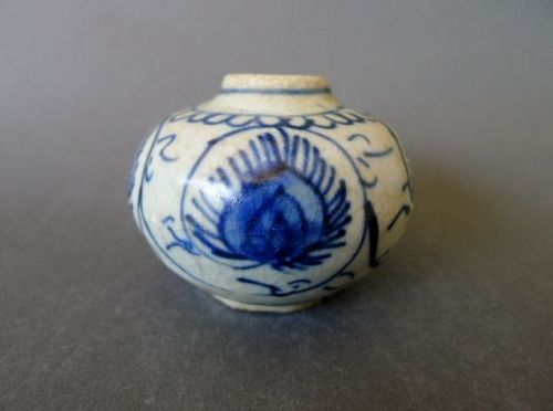 A Ming Dynasty, Wanli period blue and white jarlet