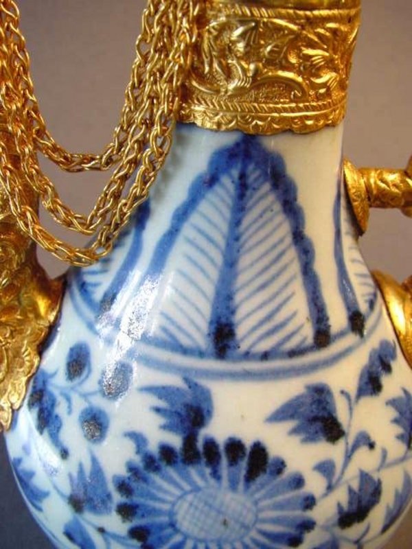 Yuan blue and white ewer !