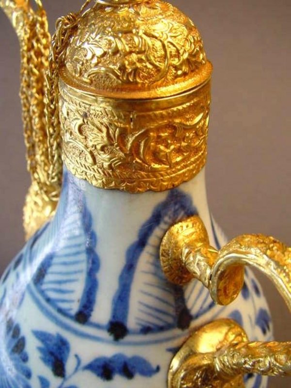 Yuan blue and white ewer !