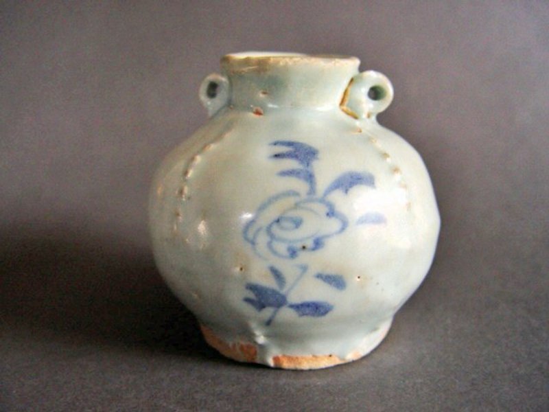 Rare Yuan Dynasty blue and white Jar.