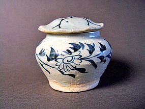 Extremely rare covered Yuan Dynasty blue and white Jar