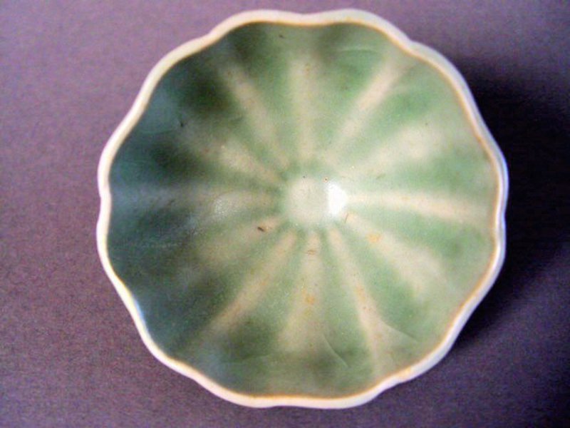 A rare Song Dyn. Longquan fluted cup