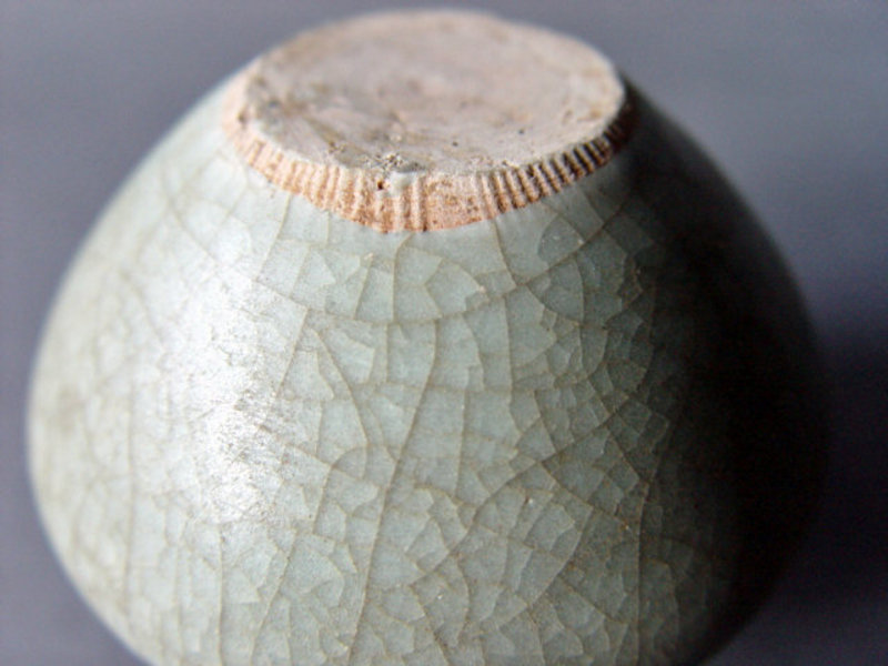 Longquan &quot;Guan&quot; crackled Celadon Jar