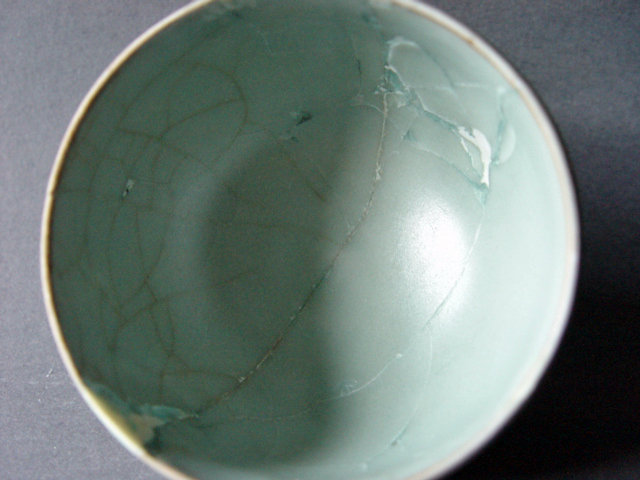 Example for a rare Northern Song Longquan Bowl