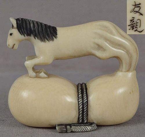 Netsuke magic horse in gourd by YUKIMASA