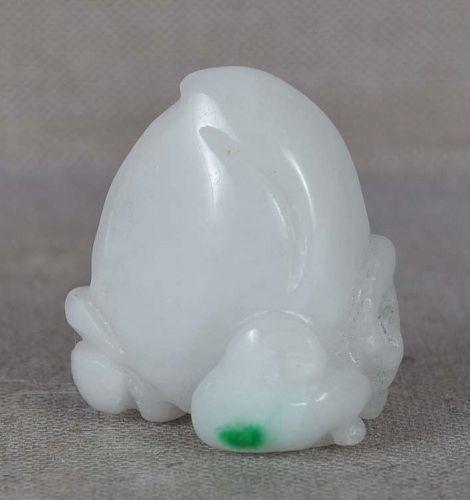 Late 19c Chinese JADEITE PEACH carving / fingering piece