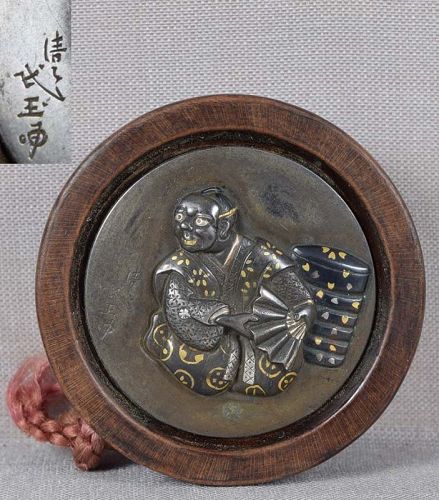 19c netsuke ACTOR with boxes by MINGYOKU