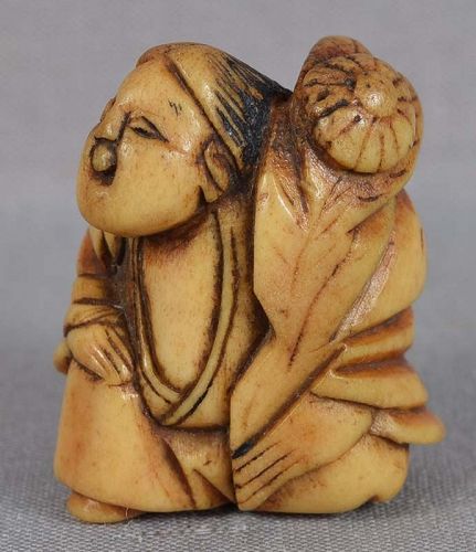 Early 19c staghorn netsuke KIKUJIDO Chrysanthemum Boy