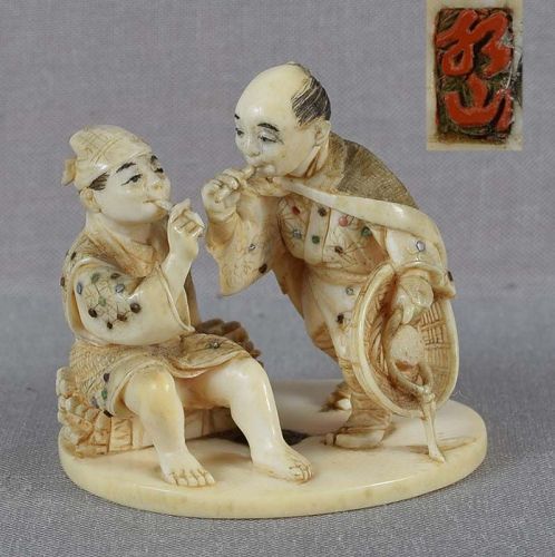 19c netsuke TWO SMOKERS by CHIKUZAN