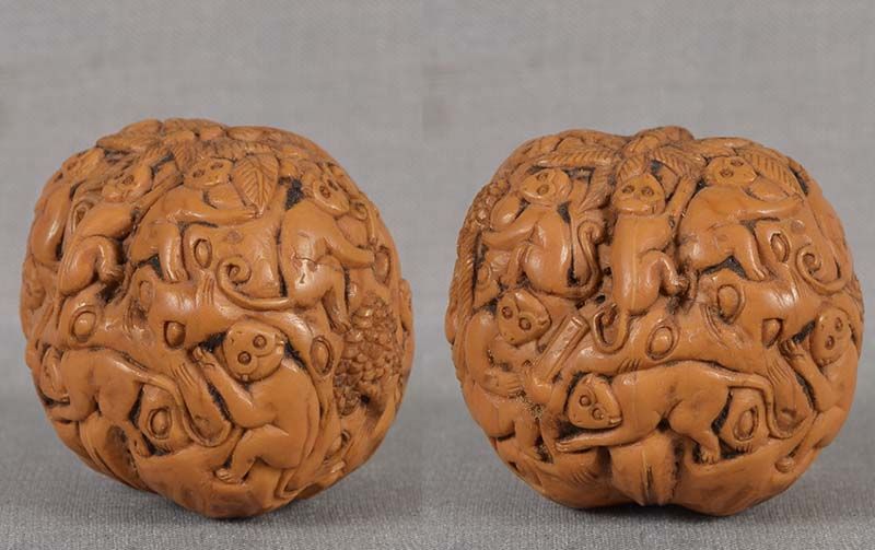 19c Chinese scholar WALNUT fingering piece MONKEYS on palm (item