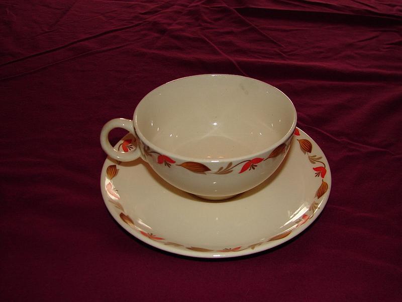 Universal teacup and saucer