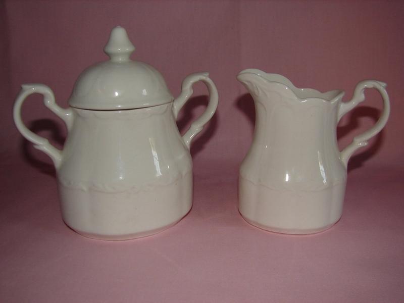 Meakin Sterling Colonial Cream and sugar