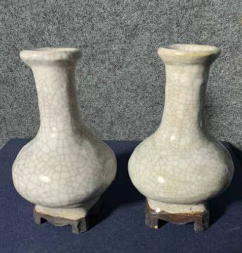 Pair of Chinese Qing Dynasty Ge Type Glaze Vases