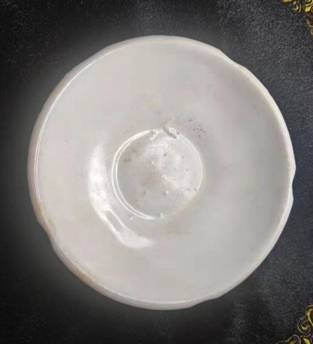Chinese Five Dynasties White Glaze Foliated Tea Bowl