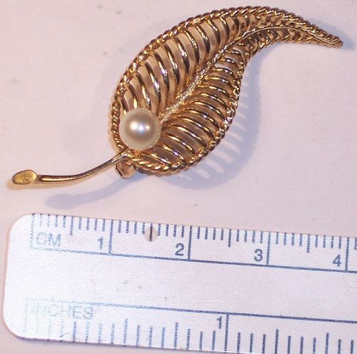 Vintage 14k Gold Leaf Brooch Pin Japanese Okoya Pearl Mint
