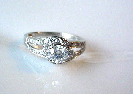 14K WHITE GOLD DIAMONDS ENGAGEMENT RING