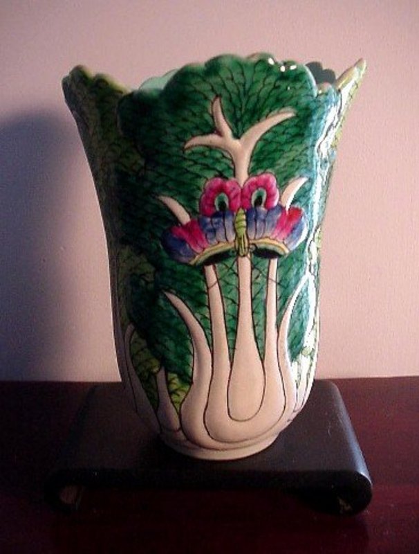 BUTTERFLY &amp; CABBAGE CHINESE VASE 19TH CENTURY