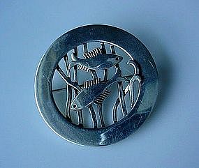 STERLING LEONORE DOSKOW 2 FISH PIN DATED 1977