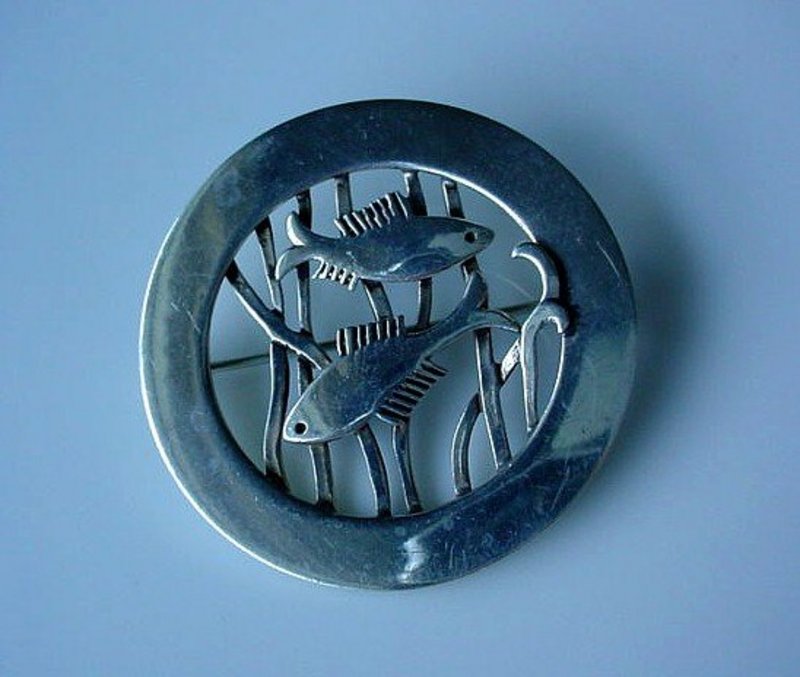 STERLING LEONORE DOSKOW 2 FISH PIN DATED 1977