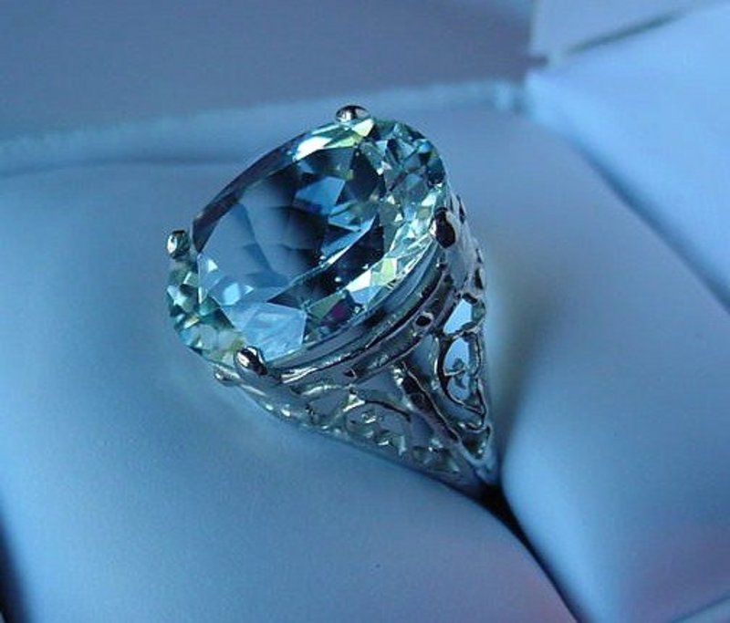 BEAUTIFUL 14K WHITE GOLD FILIGREE AND AQUAMARINE RING