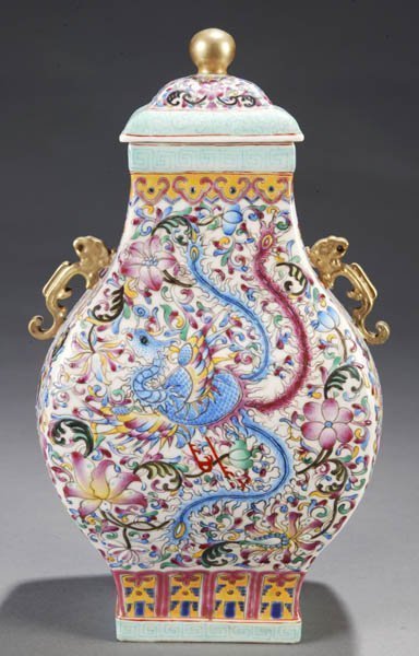 CHINESE COVERED JAR  CHIEN LUNG STYLE