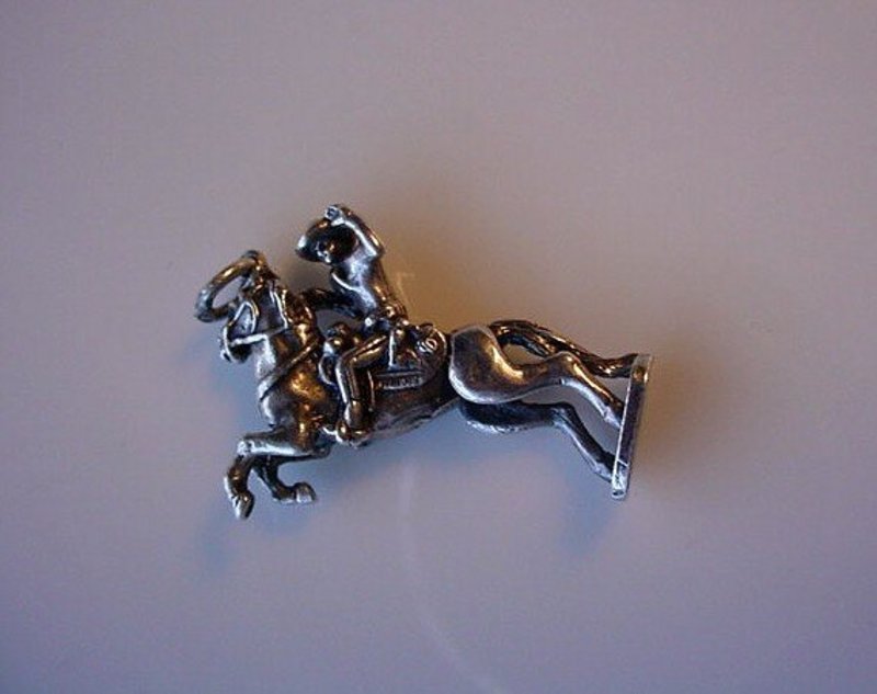 STERLING COWBOY ON HORSE CHARM ... MOVABLE BACK LEGS