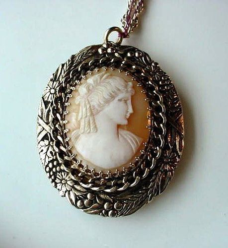 VINTAGE 1950- 1970 CAMEO & WATCH PENDANT Combination