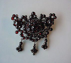 ANTIQUE GARNET BROOCH 3 DROPS DESIGN CA. 1875-1900