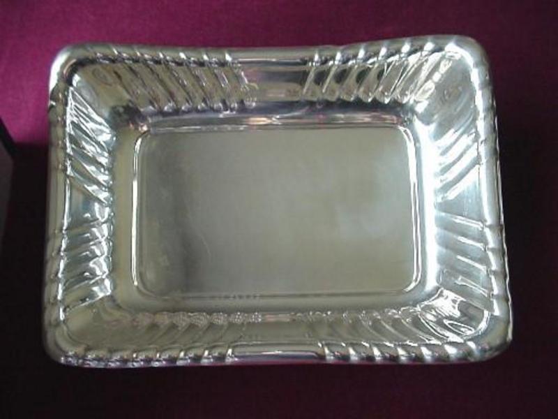EXCELLENT REED &amp; BARTON TRAY { FLUTED Edges
