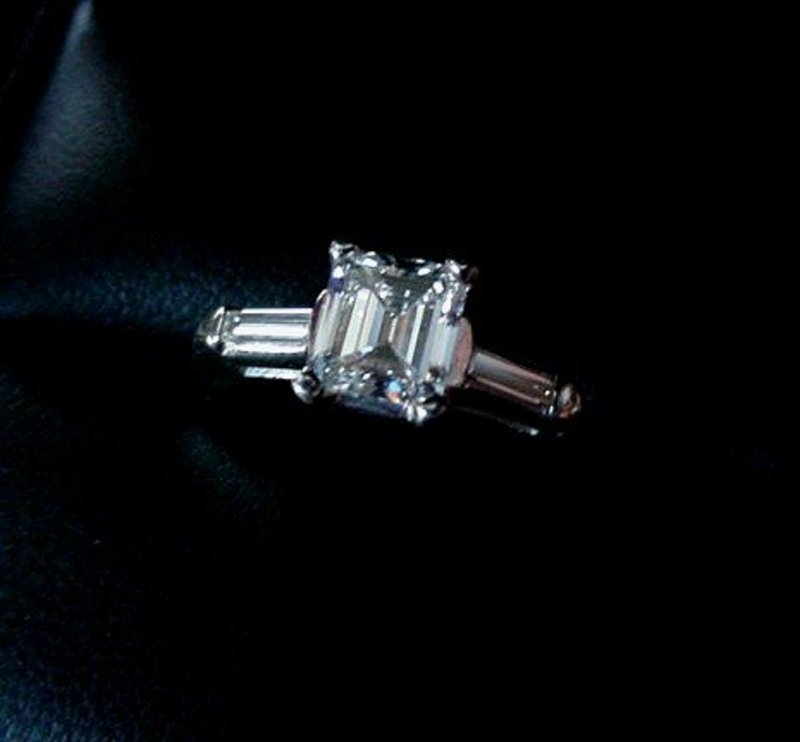BEAUTIFUL EMERALD CUT DIAMOND ENGAGEMENT RING .82/100