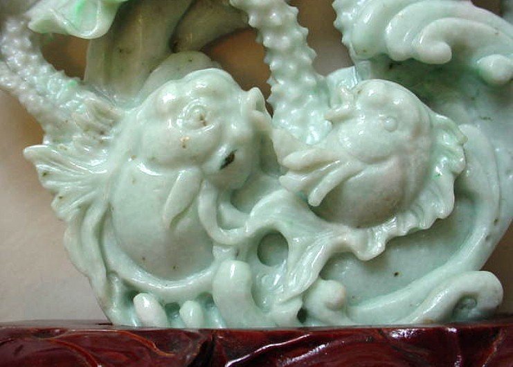 CARVED JADE 2 FISH PLAQUE SPLASHES OF APPLE GREEN