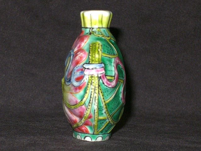 Qing Dynasty - Snuff Bottle In Lotus Flower Motif