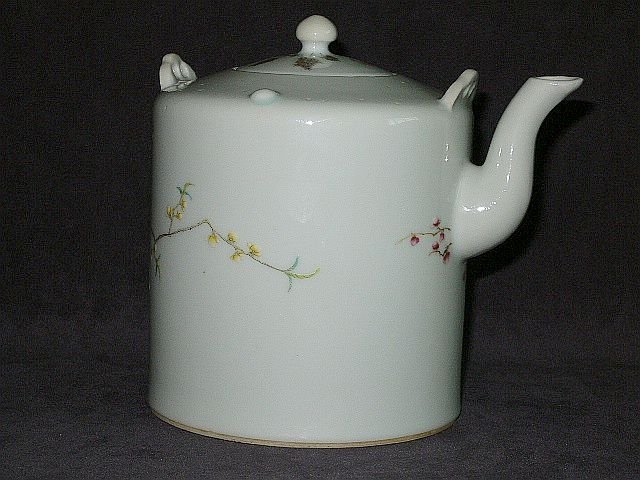 Qing Dynasty - Very Fine and Small Famille Rose Tea Pot