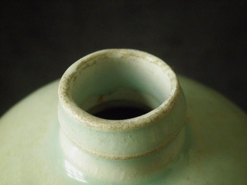 SONG DYNASTY - QINGBAI /YINGYING INCISED LOTUS MEIPING