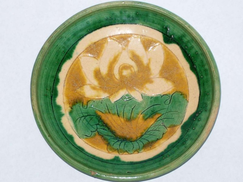 Song-Jin Dynasty : Lotus Design  Cizhou Sancai  Dish