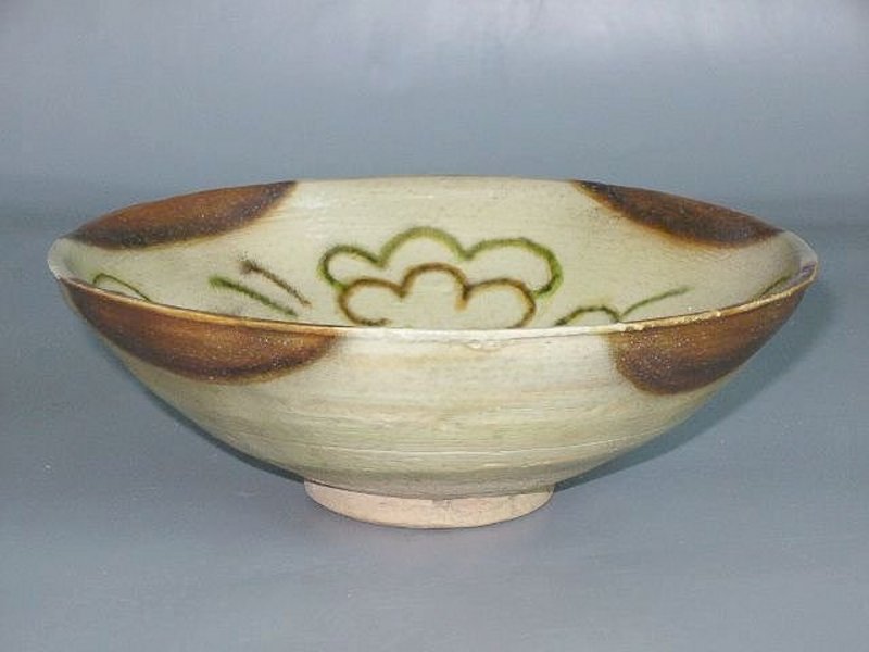 Tang Dynasty - Changsa Bowl With Abstarct Flower Design