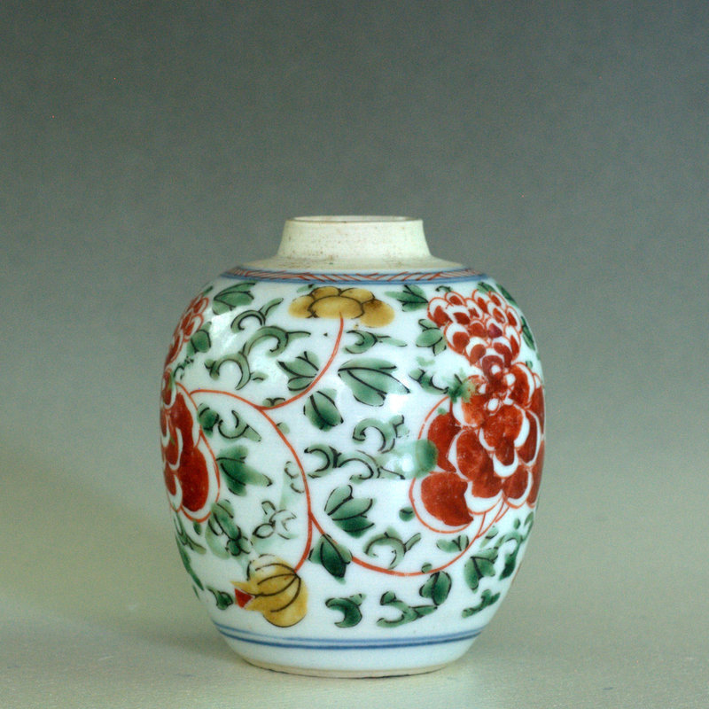 Small Chinese Famille Verte Jar, Kangxi Period
