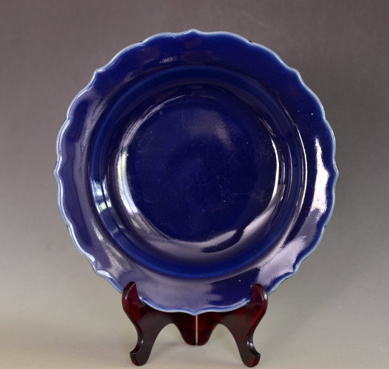 Blue Glazed Dish with Foliate Rim and Chenghua Mark, Late 17th Century