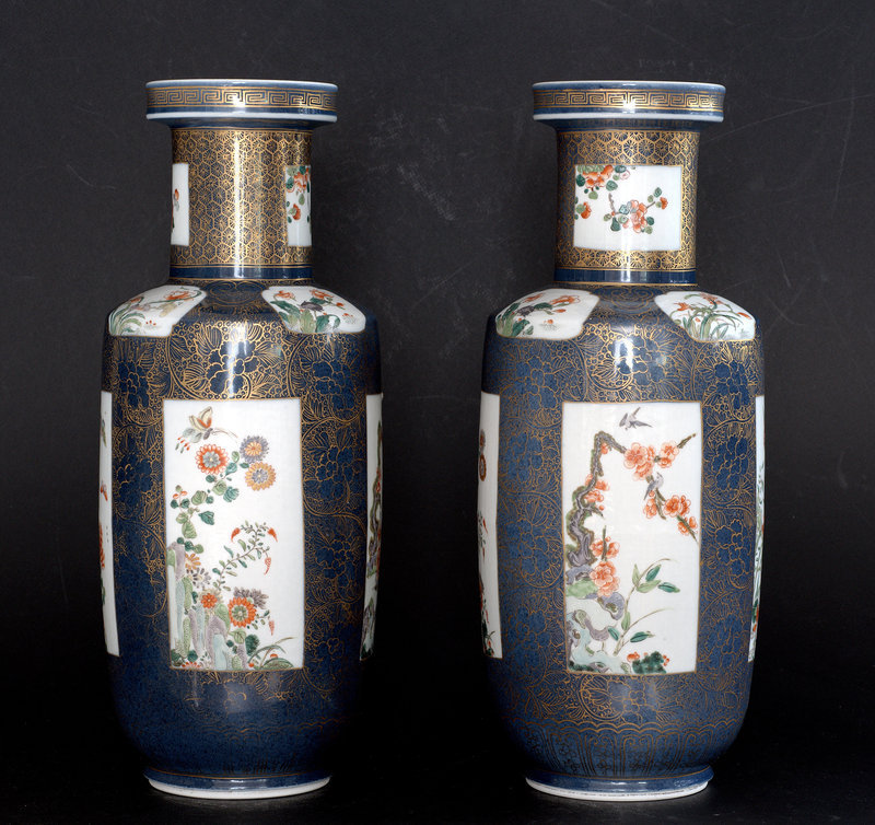 A Pair of Chinese Famille Rose Vase with Gilt Decoration